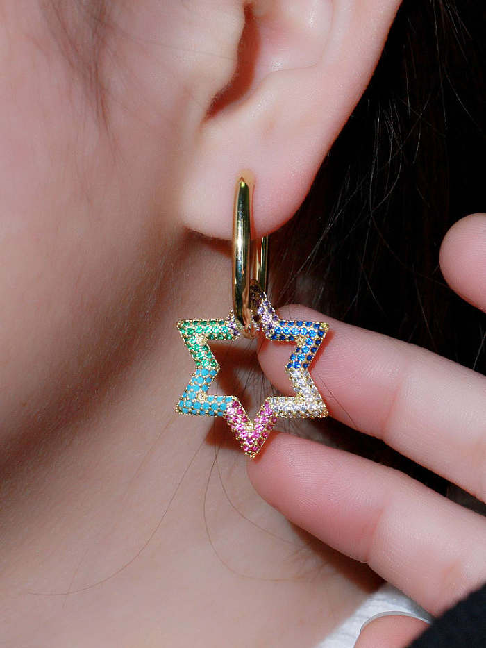 Boucles d'oreilles en grappe de luxe géométriques en laiton et zircon cubique