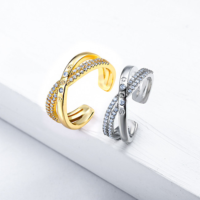 Anéis delicados com microconfiguração preenchidos com ouro 18k