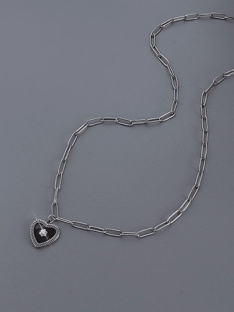 Collar minimalista de corazón esmaltado de acero inoxidable 316L de titanio con revestimiento electrolítico resistente al agua