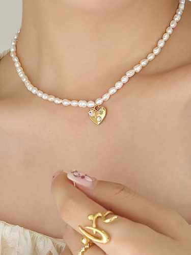 Collier de perles vintage en laiton avec perles d'eau douce et cœur