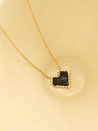 Collier pendentif coeur minimaliste en acier titane et zircone cubique