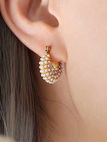 Boucles d'oreilles Huggie vintage géométriques en perle d'imitation en acier titane