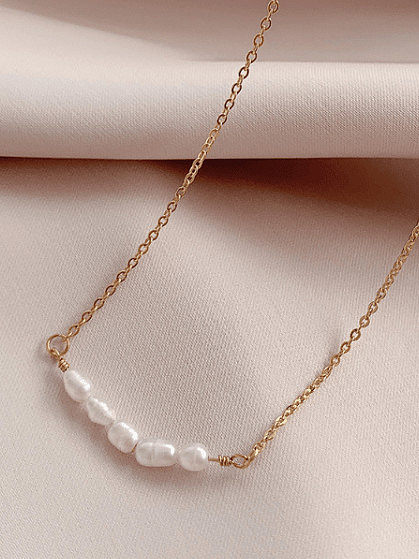 Collar minimalista irregular de perlas de agua dulce de acero inoxidable 316L de titanio con revestimiento electrónico resistente al agua