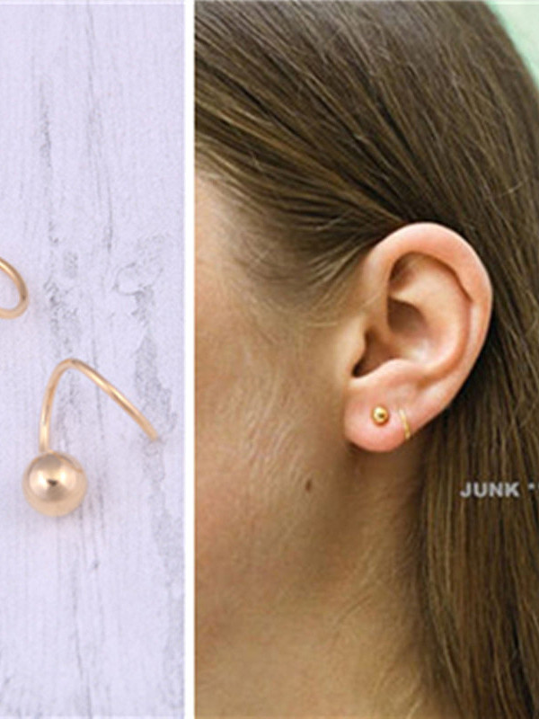 Boucles d'oreilles clip rondes en titane avec personnalité plaquée or