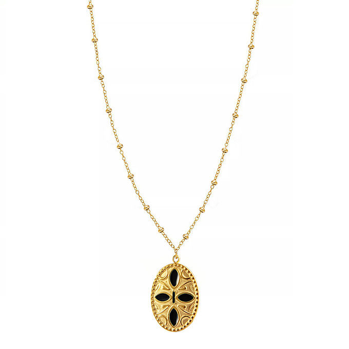 Croix multicouche portant un collier en acier inoxydable dégoulinant d'huile