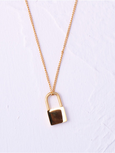 Colliers en titane avec médaillon simpliste plaqué or