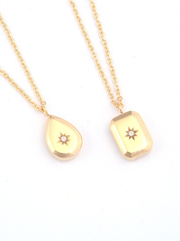 Titânio com colares geométricos lisos simplistas banhados a ouro