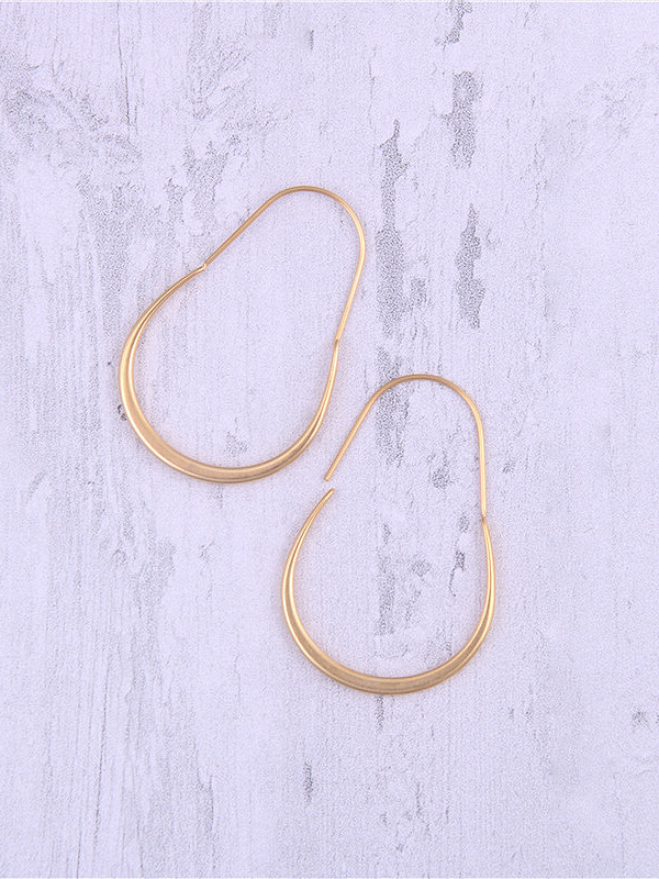 Boucles d'oreilles à crochet irrégulières en titane avec personnalité plaquée or
