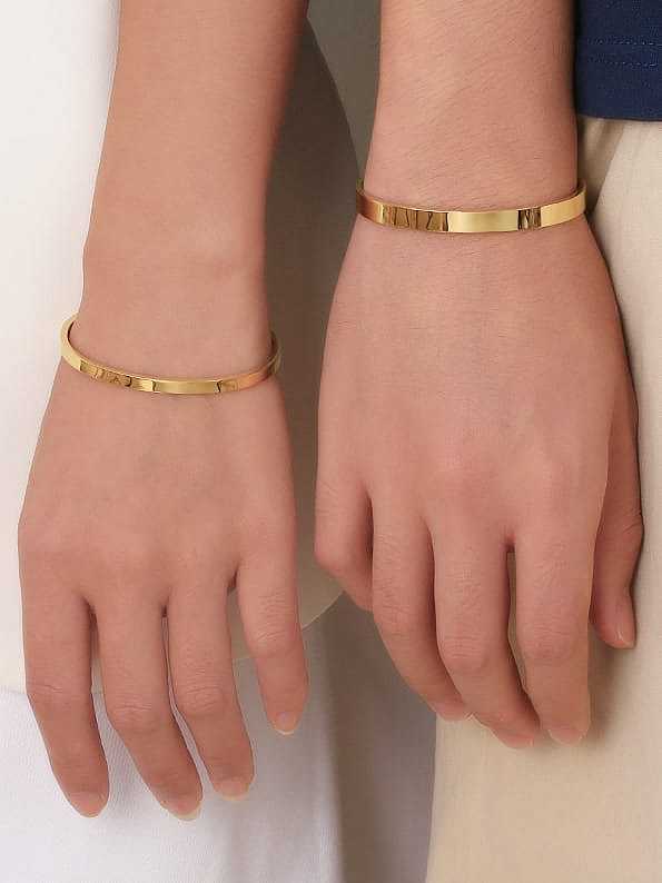 Brazalete minimalista geométrico de acero titanio