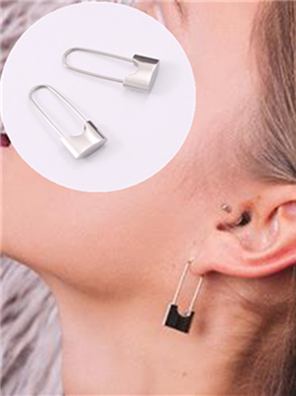 Boucles d'oreilles à clip simpliste en titane plaqué or
