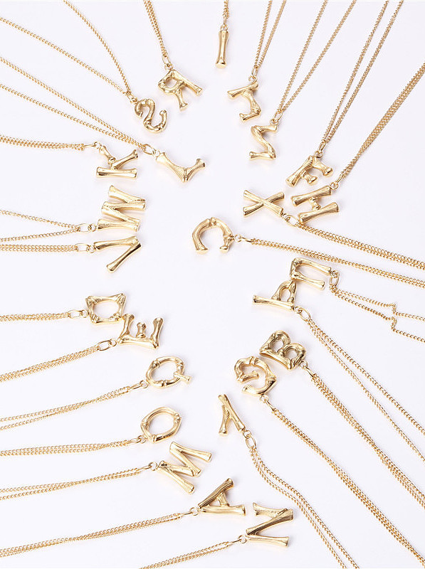 Collares de titanio con letras simplistas chapadas en oro