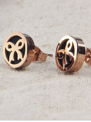 Bow Pattern Round Stud Earrings