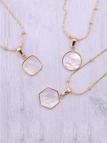 Titane avec colliers géométriques simplistes plaqués or