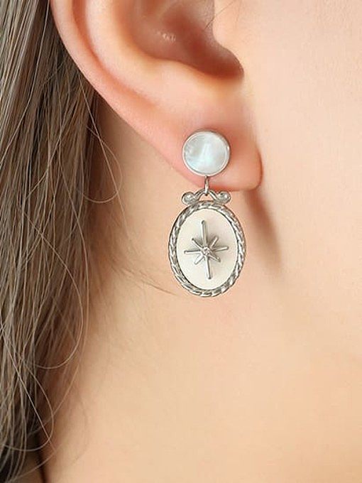 Set aus ovalem Vintage-Ohrring und Halskette aus Titanstahl