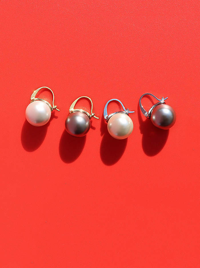 Pendiente Huggie minimalista redondo de perla de imitación de acero inoxidable 316L de titanio con revestimiento electrónico resistente al agua