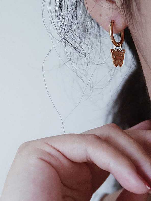 Schmetterling Trend Huggie Ohrring aus Edelstahl