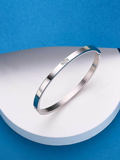 Bracelet minimaliste en acier au titane avec numéro de zircone cubique