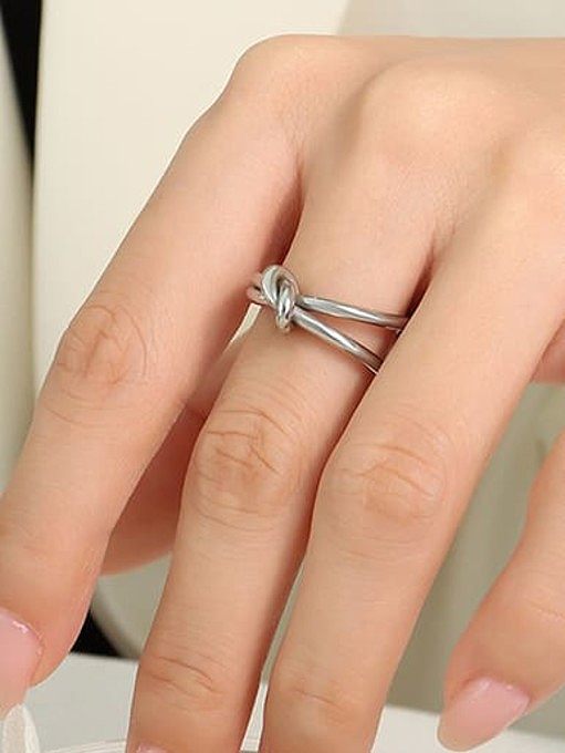 Juego de anillo y brazalete de nudo de línea de doble capa minimalista de acero de titanio