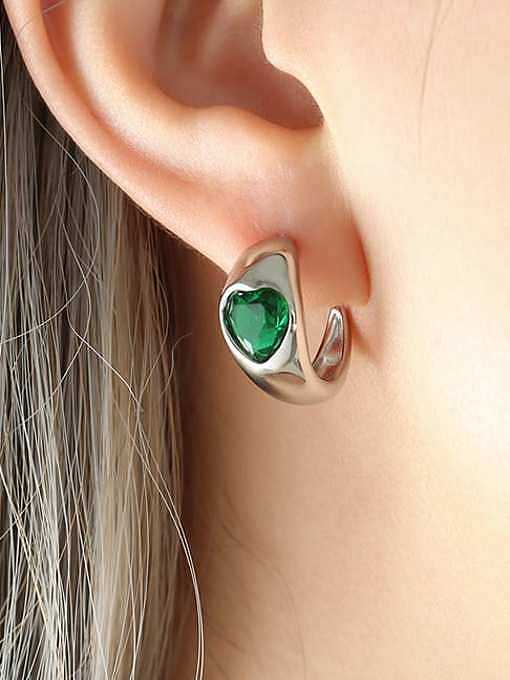 Boucles d'oreilles minimalistes en forme de cœur en zircon cubique en acier titane