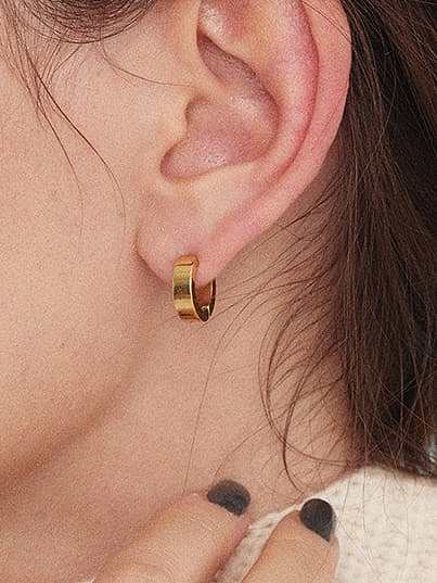 Boucle d'oreille Huggie minimaliste géométrique en acier inoxydable