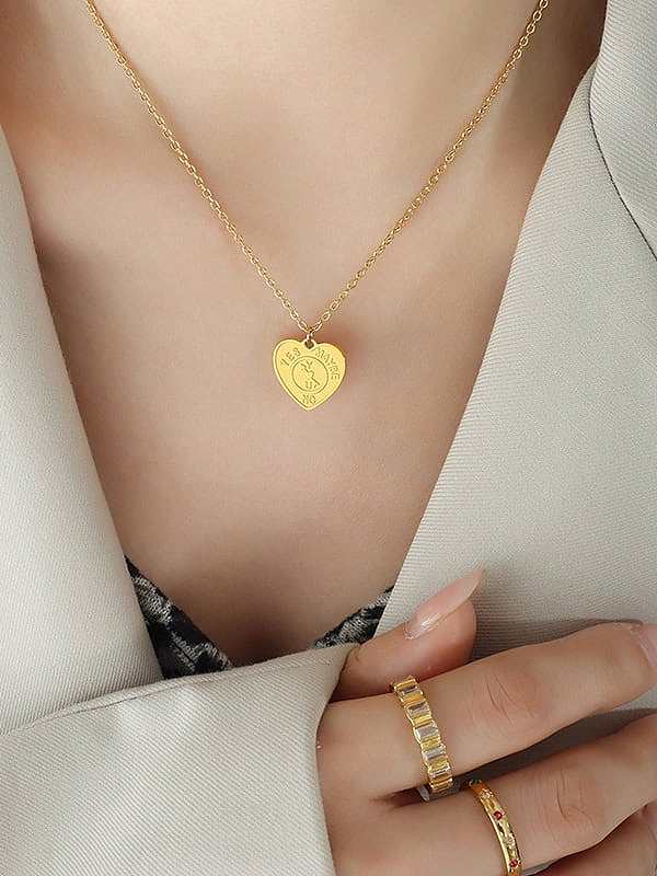 Collar de tendencia de corazón de acero de titanio