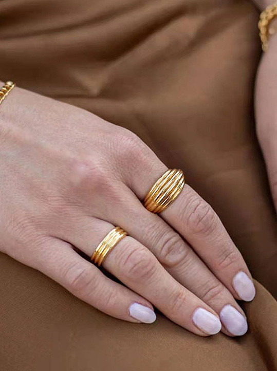 Titanio con anillos Midi irregulares simplistas chapados en oro
