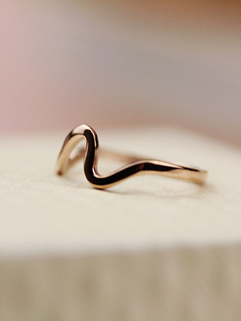 Twisted Lines Wavy Light Ring