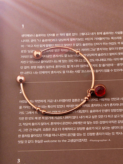 Mode-Armband zum Öffnen aus rotem Stein