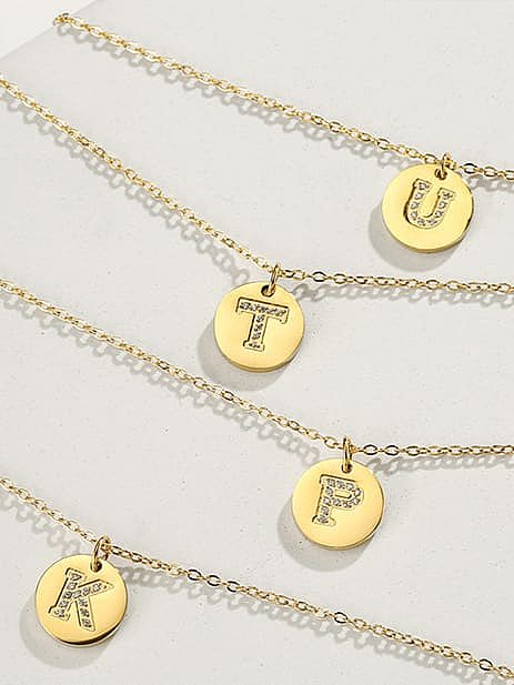 Minimalistische runde Anhänger-Halskette aus Titan mit 26 Buchstaben