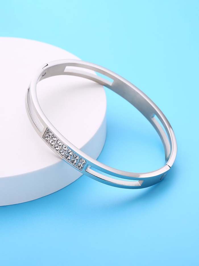 Bracelet minimaliste géométrique en acier au titane avec zircone cubique