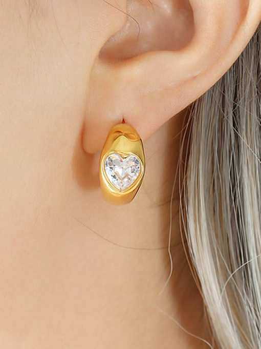 Boucles d'oreilles minimalistes en forme de cœur en zircon cubique en acier titane