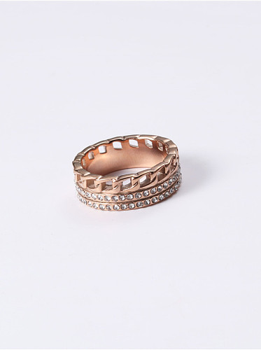 Titanio con anillos apilables redondos simplistas chapados en oro rosa