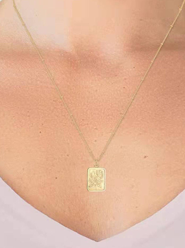 Titane avec colliers de rose carrée personnalité plaqué or