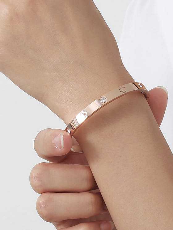 Pulseira minimalista trevo de aço titânio