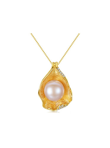 Collar de oro con perlas de agua dulce con diseño de concha de plata pura