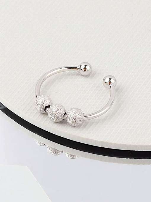 Geometrischer, minimalistischer Bandring aus 925er-Sterlingsilber mit rotierenden Perlen