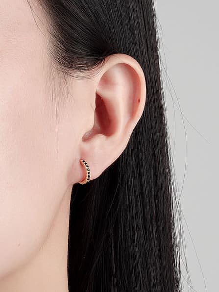 Boucle d'oreille Huggie minimaliste géométrique en argent sterling 925 avec zircon cubique