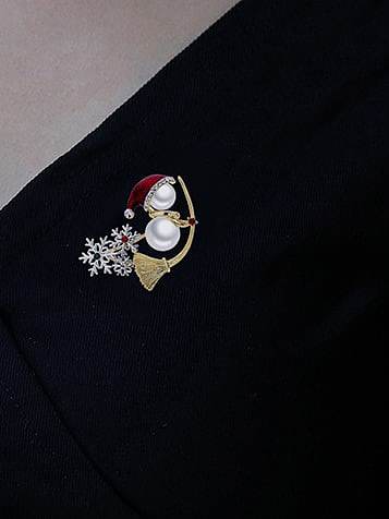 Messing-Imitat-Perlen-Emaille-Trend-Schneemann-Brosche, luxuriöse Weihnachtsgeschenk-Brosche