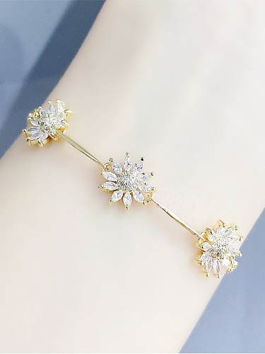 Zierliches Armband aus Messing mit Zirkonia-Blumen