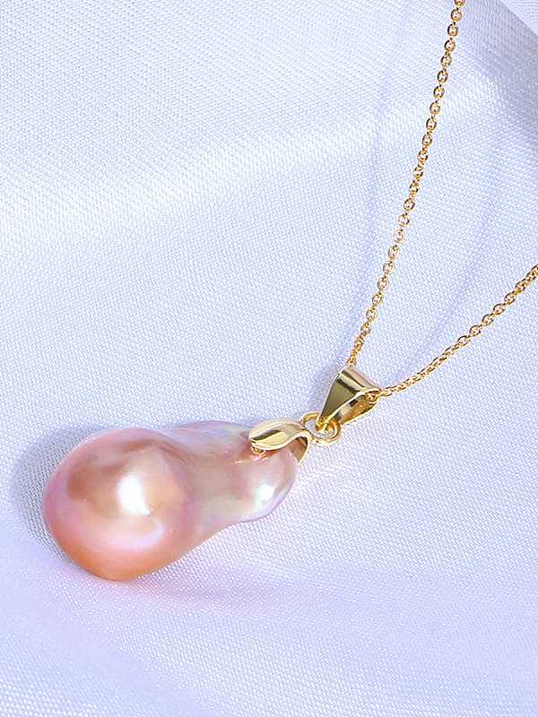 Colar vintage irregular de pérola de água doce de latão
