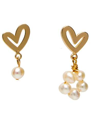 Boucles d'oreilles pendantes minimalistes en laiton avec perle d'eau douce et cœur