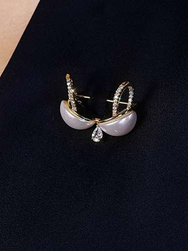 Brass Imitation Pearl Glasses Trend Brooch