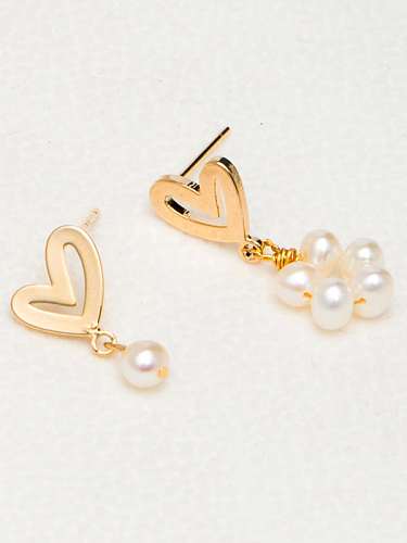 Boucles d'oreilles pendantes minimalistes en laiton avec perle d'eau douce et cœur