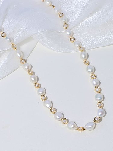 Geometrische minimalistische Halskette mit langem Strang aus Süßwasserperlen aus Messing