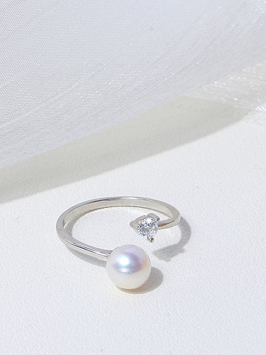 Bague minimaliste ronde en laiton avec perle d'eau douce