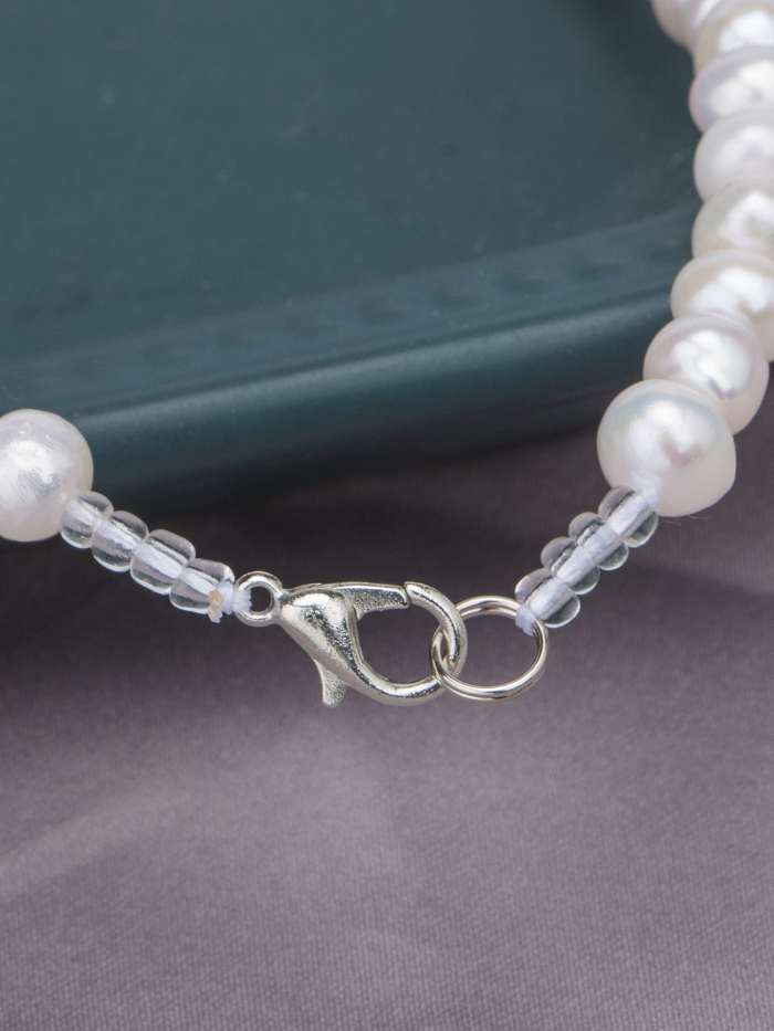 Collar minimalista geométrico de perlas de agua dulce de latón
