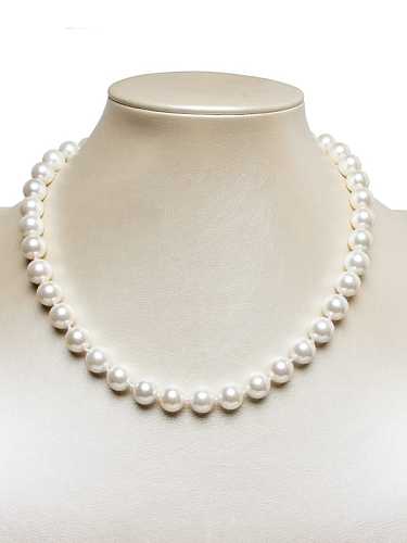 Collar minimalista redondo de perla de concha de latón