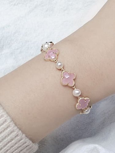 Bracelet ajustable minimaliste en trèfle de perles d'eau douce en laiton
