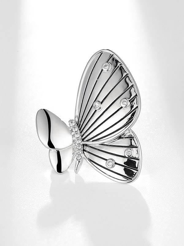 Broche minimalista de borboleta de zircônia cúbica de latão