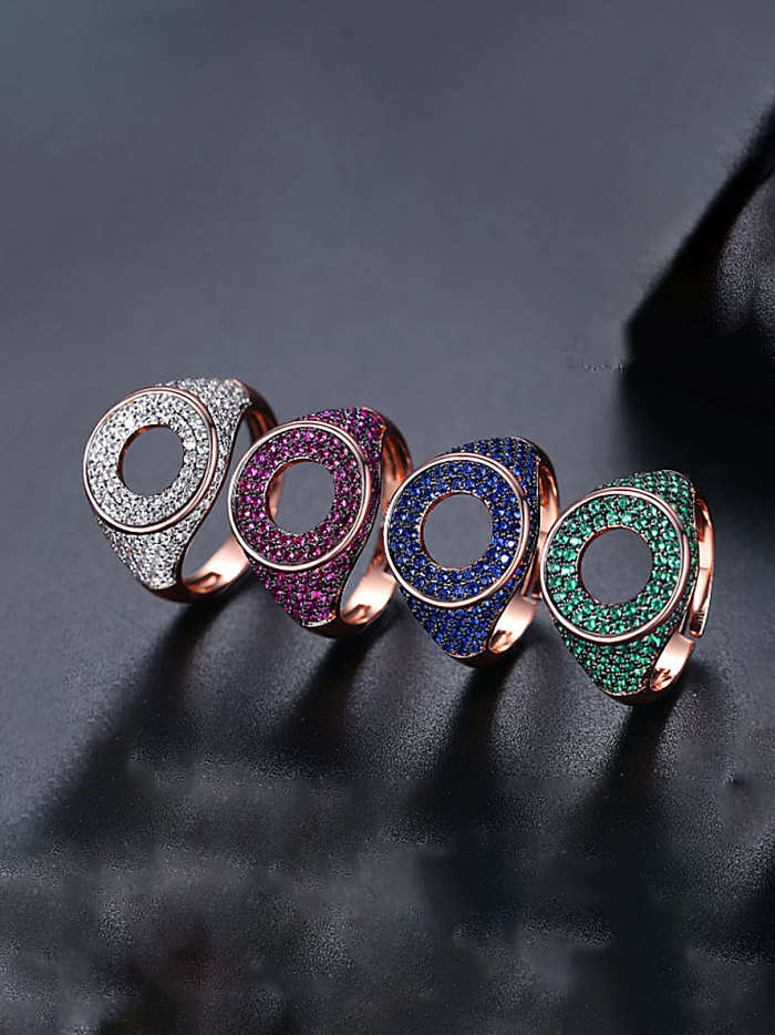 Anillo redondo de hip hop con circonita cúbica de latón